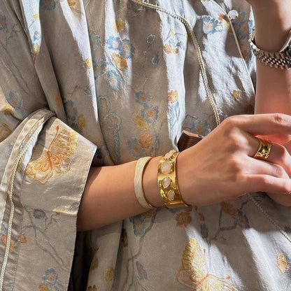 Classic crystal cashemire water drop ring